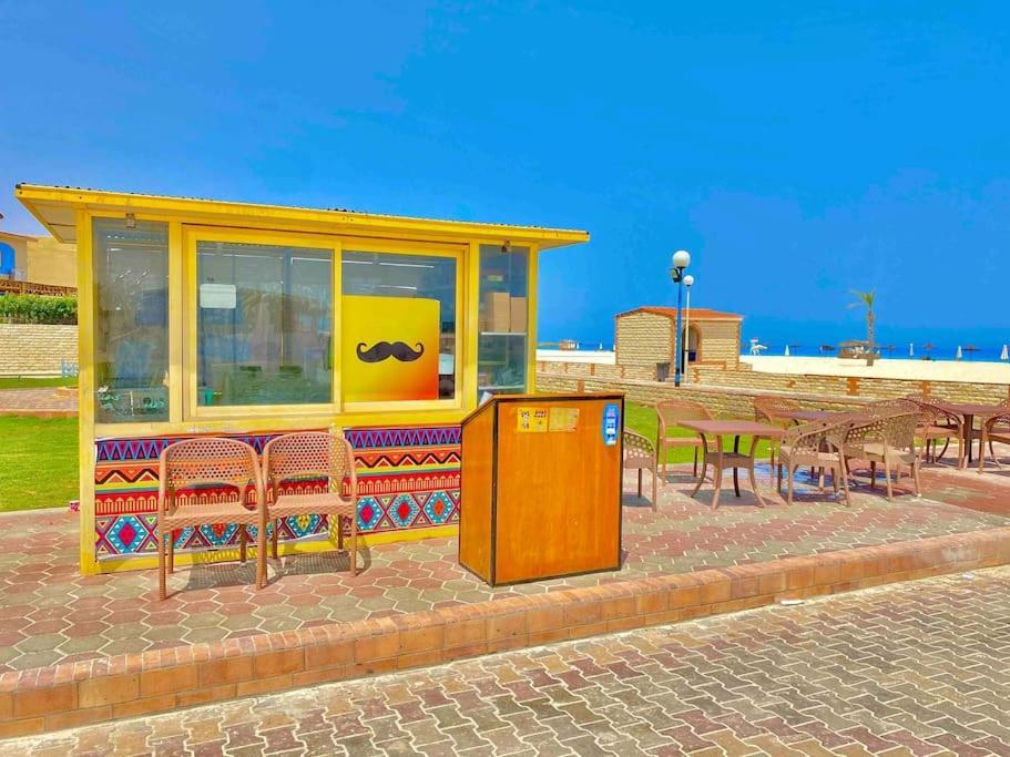 50% Off. 2Br , 2Br Ground Floor With Pool View, Private Beach Access, Security 24/7 شاليه ٢ غرفه ، ٢ حمام ف الدور الارضي قدام جنينه و حمام السباحه مباشره ، شاطيء خاص بالقرية و أمن ٢٤ ساعه و مسجد خاص Apartment Dawwar Muhammad Abu Shanab Exterior foto