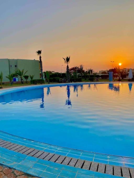 50% Off. 2Br , 2Br Ground Floor With Pool View, Private Beach Access, Security 24/7 شاليه ٢ غرفه ، ٢ حمام ف الدور الارضي قدام جنينه و حمام السباحه مباشره ، شاطيء خاص بالقرية و أمن ٢٤ ساعه و مسجد خاص Apartment Dawwar Muhammad Abu Shanab Exterior foto